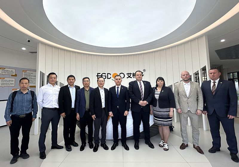 白俄羅斯布列斯特州扎賓卡區(qū)執(zhí)行委員會主席庫茲米奇·安德烈一行蒞臨艾格多集團，共繪中白合作新藍圖